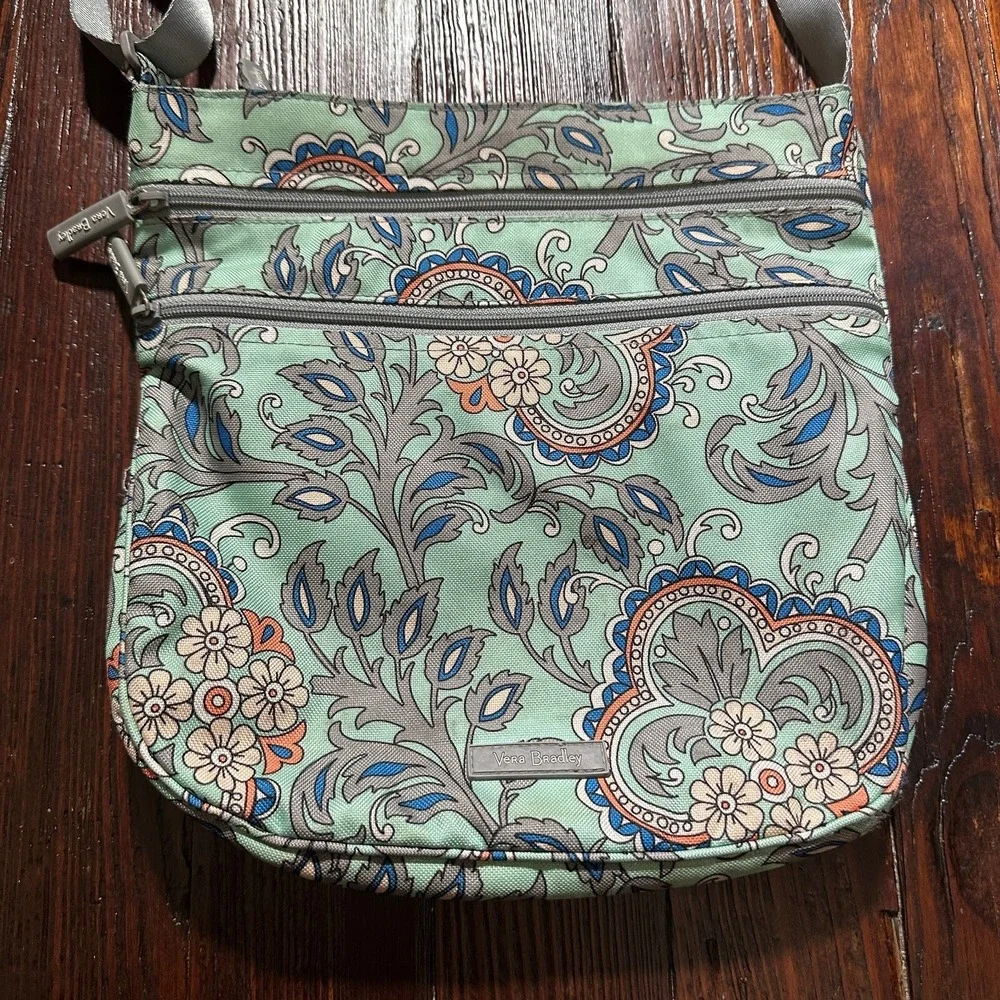 Vera Bradley Lighten Up Trio Zip Hipster‎ Fan Flowers Crossbody Purse Bag